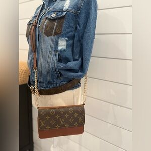 Crossbody / Wallet on Chain